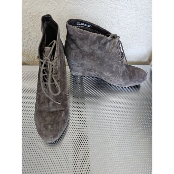 Clarks Brown Suede Leather Wedge Booties Shoes Lace Up Women's Size 11 - Picture 1 of 7